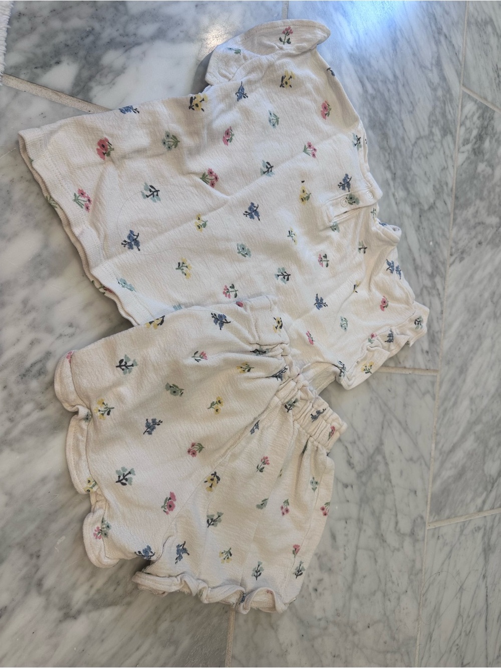 H&M Cream Floral Ruffle Top & Shorts Set - Picture 4 of 4
